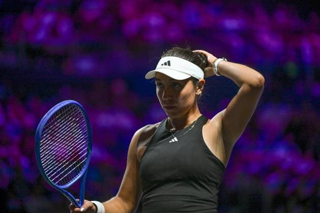 WTA, Tennis Damen Finals 2025 - Day Seven RIYADH, SAUDI ARABIA NOVEMBER 7: Jessica Pegula of the United States plays against Elena Rybakina of Kazakhstan during their semifinal match on Day 7 of the 2025 WTA Finals, part of the Hologic WTA Tour, at King Saud University Indoor Arena in Riyadh, Saudi Arabia, on November 7, 2025. Riyadh Saudi Arabia  Copyright: xSTRx originalFilename:str-wtafinal251107_npsBO.jpg