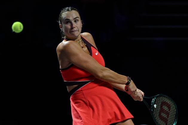 WTA, Tennis Damen Finals 2025 - Day Seven RIYADH, SAUDI ARABIA NOVEMBER 7: Aryna Sabalenka plays against Amanda Anisimova of the United States during their semifinal match on Day 7 of the 2025 WTA Finals, part of the Hologic WTA Tour, at King Saud University Indoor Arena in Riyadh, Saudi Arabia, on November 7, 2025. Riyadh Saudi Arabia  Copyright: xSTRx originalFilename:str-wtafinal251107_npnl9.jpg