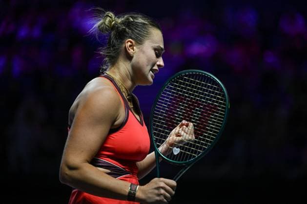 WTA, Tennis Damen Finals 2025 - Day Seven RIYADH, SAUDI ARABIA NOVEMBER 7: Aryna Sabalenka plays against Amanda Anisimova of the United States during their semifinal match on Day 7 of the 2025 WTA Finals, part of the Hologic WTA Tour, at King Saud University Indoor Arena in Riyadh, Saudi Arabia, on November 7, 2025. Riyadh Saudi Arabia  Copyright: xSTRx originalFilename:str-wtafinal251107_npxmY.jpg