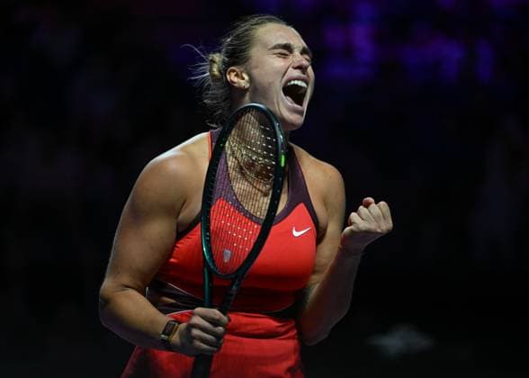 WTA, Tennis Damen Finals 2025 - Day Seven RIYADH, SAUDI ARABIA NOVEMBER 7: Aryna Sabalenka plays against Amanda Anisimova of the United States during their semifinal match on Day 7 of the 2025 WTA Finals, part of the Hologic WTA Tour, at King Saud University Indoor Arena in Riyadh, Saudi Arabia, on November 7, 2025. Riyadh Saudi Arabia  Copyright: xSTRx originalFilename:str-wtafinal251107_npZ00.jpg