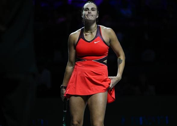 WTA, Tennis Damen Finals 2025 - Day Seven RIYADH, SAUDI ARABIA NOVEMBER 7: Aryna Sabalenka plays against Amanda Anisimova of the United States during their semifinal match on Day 7 of the 2025 WTA Finals, part of the Hologic WTA Tour, at King Saud University Indoor Arena in Riyadh, Saudi Arabia, on November 7, 2025. Riyadh Saudi Arabia  Copyright: xSTRx originalFilename:str-wtafinal251107_npgxG.jpg