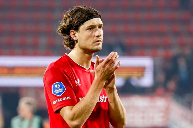 Sam Lammers of FC Twente looks dejected FC Twente v SC Telstar, Eredivisie, FC Twente 65 v Telstar 1963, De Grolsch Veste Stadium, November 7, 2025, Enschede, Netherlands.
