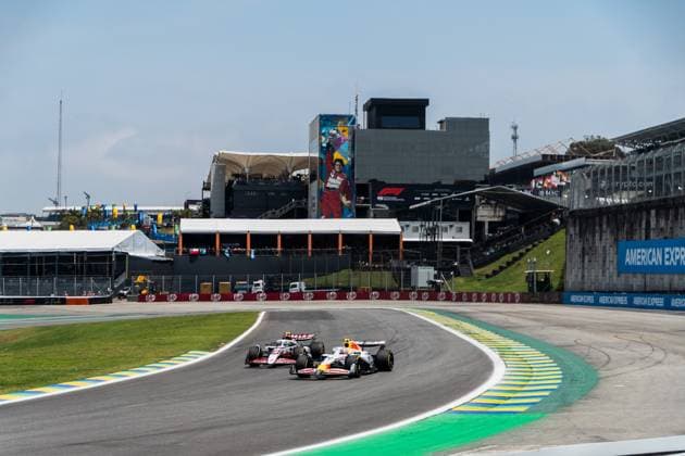Formula?1?MSC?Cruises?Grande?Prêmio?de?São?Paulo?2025 Gabriela Testa OVERTAKE MAXPPP - São?Paulo 07 11 2025 87 BEARMAN Oliver (gbr), MoneyGram Haas F1 Team, and 30 LAWSON Liam (nld), Visa Cash APP Racing Bulls, action at the Formula 1 MSC Cruises Grande Prêmio de São Paulo 2025, the 21st round of the 2025 FIA Formula 1 World Championship, WM, Weltmeisterschaft at the Autódromo José Carlos Pace in São Paulo, interlaces, Brazil, from 6 to 9 November 2025 São?Paulo Autódromo José?Carlos?Pace, Interlagos Brazil  Copyright: xOVERTAKE MAXPPPxGabrielaxTestax OVT202511084440 OVT202511084440