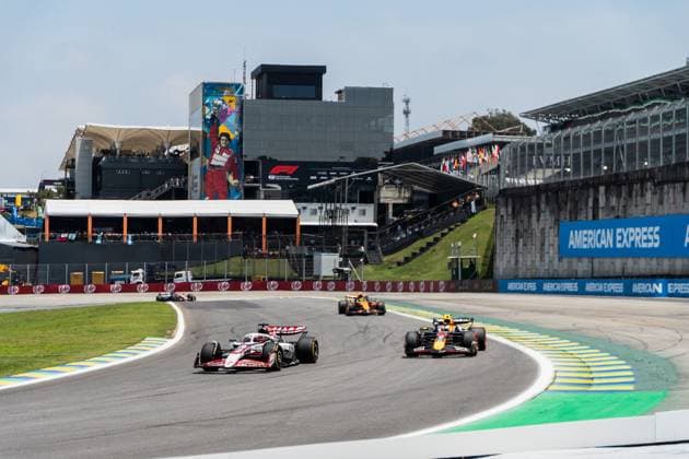 Formula?1?MSC?Cruises?Grande?Prêmio?de?São?Paulo?2025 Gabriela Testa OVERTAKE MAXPPP - São?Paulo 07 11 2025 31 OCON Esteban (fra), MoneyGram Haas F1 Team, and 22 TSUNODA Yuki (jpn), Oracle Red Bull Racing, action at the Formula 1 MSC Cruises Grande Prêmio de São Paulo 2025, the 21st round of the 2025 FIA Formula 1 World Championship, WM, Weltmeisterschaft at the Autódromo José Carlos Pace in São Paulo, interlaces, Brazil, from 6 to 9 November 2025 São?Paulo Autódromo José?Carlos?Pace, Interlagos Brazil  Copyright: xOVERTAKE MAXPPPxGabrielaxTestax OVT202511084441 OVT202511084441
