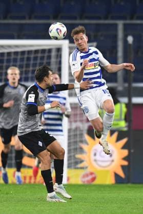 Christian Viet MSV Duisburg in duel with Francisco Fumaca de Mascarenhas da Costa Pessoa Masca SV Waldhof Mannheim GER, MSV Duisburg vs SV Waldhof Mannheim 07, Soccer, 3 Liga, Matchday 14, Season 2025 2026, 07 11 2025 DFL DFB REGULATIONS PROHIBIT ANY USE OF PHOTOGRAPHS AS IMAGE SEQUENCES AND OR QUASI VIDEO GER, MSV Duisburg vs SV Waldhof Mannheim 07, Football, 3 Liga, Matchday 14, Season 2025 2026, 07 11 2025 Duisburg Copyright: xEibner-Pressefoto ThomasxThienelx EP_TTL
