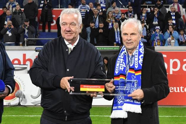 V l n r Peter Frymuth and honorary captain of the German national team Bernard Dietz MSV Duisburg GER, MSV Duisburg vs SV Waldhof Mannheim 07, Soccer, 3 Liga, Matchday 14, Season 2025 2026, 07 11 2025 DFL DFB REGULATIONS PROHIBIT ANY USE OF PHOTOGRAPHS AS IMAGE SEQUENCES AND OR QUASI VIDEO GER, MSV Duisburg vs SV Waldhof Mannheim 07, Football, 3 Liga, Matchday 14, Season 2025 2026, 07 11 2025 Duisburg Copyright: xEibner-Pressefoto ThomasxThienelx EP_TTL