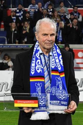 Honorary captain of the German national team Bernard Dietz MSV Duisburg GER, MSV Duisburg vs SV Waldhof Mannheim 07, Football, 3 Liga, Matchday 14, Season 2025 2026, 07 11 2025 DFL DFB REGULATIONS PROHIBIT ANY USE OF PHOTOGRAPHS AS IMAGE SEQUENCES AND OR QUASI VIDEO GER, MSV Duisburg vs SV Waldhof Mannheim 07, Football, 3 Liga, Matchday 14, Season 2025 2026, 07 11 2025 Duisburg Copyright: xEibner-Pressefoto ThomasxThienelx EP_TTL