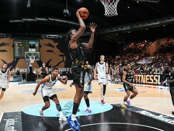 Joshua Hawley Basketball Loewen Braunschweig, 03 at the Dunk Basketball Loewen Braunschweig vs Veolia Towers Hamburg, Basketball, easyCredit Basketball Bundesliga, 7 Matchday, Season 2025 2026, 07 11 2025 Basketball Loewen Braunschweig vs Veolia Towers Hamburg, Basketball, easyCredit Basketball Bundesliga, 7 Matchday, Season 2025 2026, 07 11 2025 Braunschweig Copyright: xEibner-Pressefoto DamianxKruczynx EP_DKI