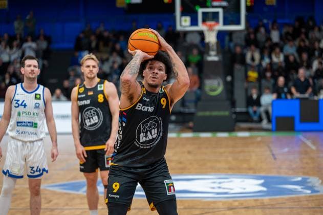 David Allan Cohn PS Karlsruhe Lions, 34 , Lucas Mayer Bozic Estriche Knights Kirchheim, 08 , Tylan James Pope Bozic Estriche Knights Kirchheim, 09 , GER, PS Karlsruhe Lions vs Bozic Estriche Knights Kirchheim, BARMER 2 Basketball Bundesliga, 07 Matchday, Season 2025 2026, 07 11 2025 GER, PS Karlsruhe Lions vs Bozic Estriche Knights Kirchheim, BARMER 2 Basketball Bundesliga, 07 Matchday, Season 2025 2026, 07 11 2025 Karlsruhe Copyright: xEibner-Pressefoto SilasxKunzx EP_SKZ