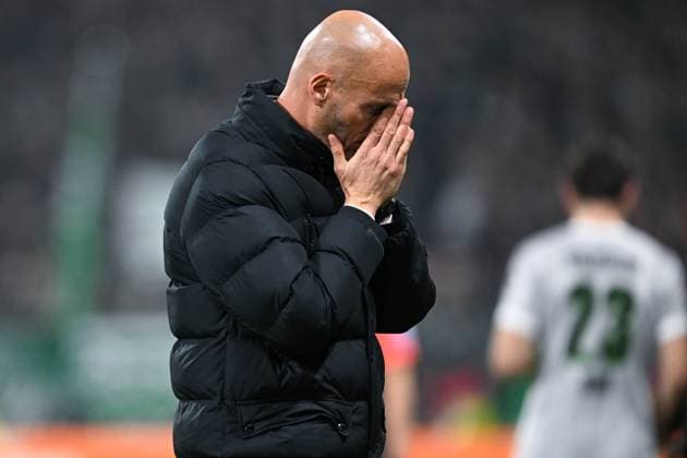 1 Bundesliga SV Werder Bremen VfL Wolfsburg on 07 11 2025 at Weserstadion in Bremen Coach Paul Simonis Wolfsburg dissatisfied, disappointed, disappointed, dejected MT