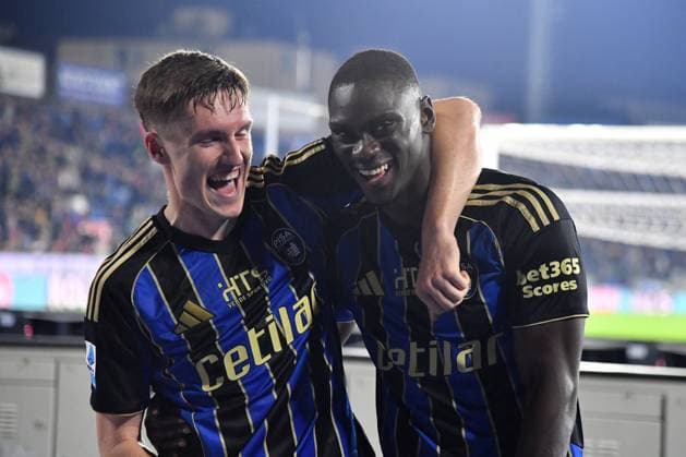 Michel Aebischer (Pisa) Idrissa Toure (Pisa) celebrate during Pisa SC vs US Cremonese, Italian soccer Serie A match in Pisa, Italy, November 07 2025  Copyright: xGabrielexMasotti IPAxSportx xipa-agency.netx xx IPA_67674657 IPA_Agency_IPA67674657