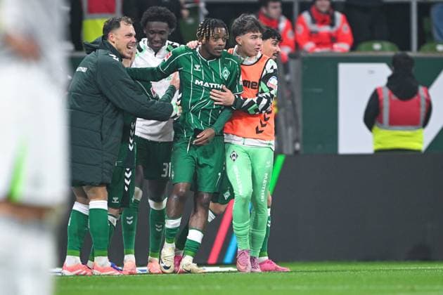 1 Bundesliga SV Werder Bremen VfL Wolfsburg on 07 11 2025 at Weserstadion in Bremen Cheering, goal celebration, goal scorer Samuel Mbangula Bremen after his goal for 2 1 MT