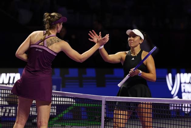 (251108) -- RIYADH, Nov. 8, 2025 -- Elena Rybakina (L) greets Jessica Pegula after the semifinal between Elena Rybakina of Kazakhstan and Jessica Pegula of the United States at WTA, Tennis Damen Finals tennis tournament in Riyadh, Saudi Arabia, Nov. 7, 2025. ) (SP)SAUDI ARABIA-RIYADH-TENNIS-WTA FINALS-SEMIFINAL WangxHaizhou 