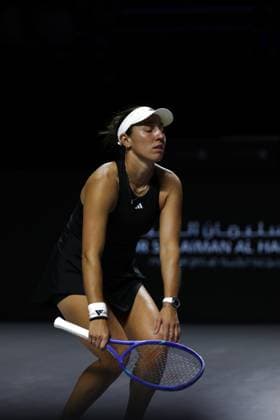 (251108) -- RIYADH, Nov. 8, 2025 -- Jessica Pegula reacts after losing a point during the semifinal between Elena Rybakina of Kazakhstan and Jessica Pegula of the United States at WTA, Tennis Damen Finals tennis tournament in Riyadh, Saudi Arabia, Nov. 7, 2025. ) (SP)SAUDI ARABIA-RIYADH-TENNIS-WTA FINALS-SEMIFINAL WangxHaizhou 