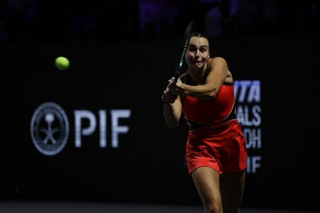 (251108) -- RIYADH, Nov. 8, 2025 -- Aryna Sabalenka of Belarus returns a ball during the semifinal against Amanda Anisimova of the United States at WTA, Tennis Damen Finals tennis tournament in Riyadh, Saudi Arabia, Nov. 7, 2025. Luo Chen) (SP)SAUDI ARABIA-RIYADH-TENNIS-WTA FINALS-SEMIFINAL WangxHaizhou 