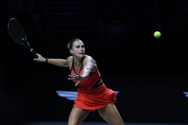 (251108) -- RIYADH, Nov. 8, 2025 -- Aryna Sabalenka of Belarus returns a ball during the semifinal against Amanda Anisimova of the United States at WTA, Tennis Damen Finals tennis tournament in Riyadh, Saudi Arabia, Nov. 7, 2025. ) (SP)SAUDI ARABIA-RIYADH-TENNIS-WTA FINALS-SEMIFINAL WangxHaizhou 