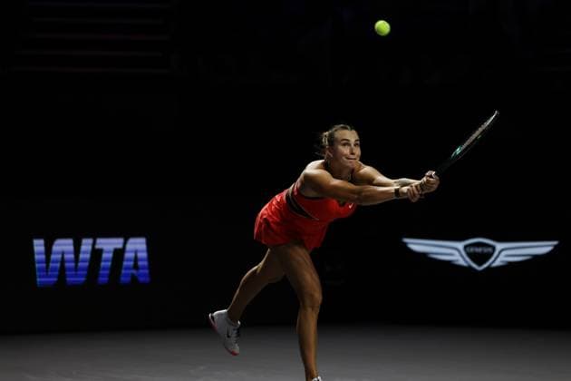 (251108) -- RIYADH, Nov. 8, 2025 -- Aryna Sabalenka of Belarus returns a ball during the semifinal against Amanda Anisimova of the United States at WTA, Tennis Damen Finals tennis tournament in Riyadh, Saudi Arabia, Nov. 7, 2025. Luo Chen) (SP)SAUDI ARABIA-RIYADH-TENNIS-WTA FINALS-SEMIFINAL WangxHaizhou 