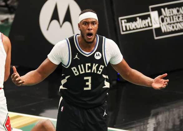 (251108) -- MILWAUKEE, Nov. 8, 2025 -- Milwaukee Bucks Myles Turner reacts during the 2025-2026 NBA, Basketball Herren, USA regular season game between Milwaukee Bucks and Chicago Bulls in Milwaukee, the United States, on Nov. 7, 2025. (Photo by Xinhua) (SP)U.S.-MILWAUKEE-BASKETBALL-NBA-BUCKS VS BULLS JoelxLerner 