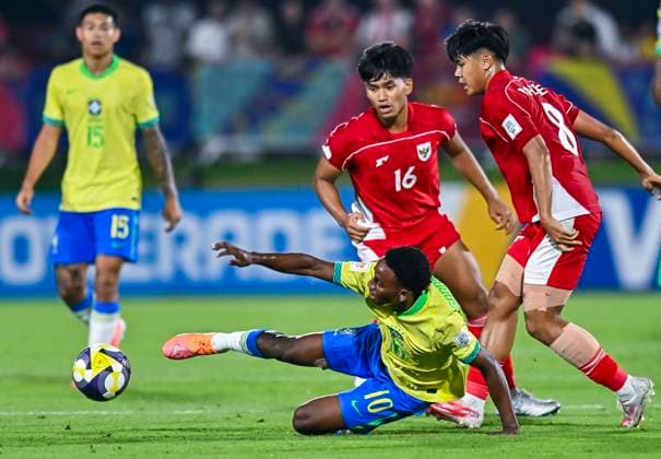 (251108) -- DOHA, Nov. 8, 2025 -- Gabriel Mec (bottom) of Brazil vies with Nazriel Alvaro (1st R) of Indonesia during the group H match between Brazil and Indonesia of FIFA U17, U 17 World cup Qatar 2025 in Doha, Qatar, on Nov. 7, 2025. (Photo by Xinhua) (SP)QATAR-DOHA-FIFA U17 WORLD CUP 2025-BRAZIL V INDONESIA Nikku 