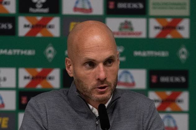 Germany, Soccer, 1 Bundesliga, Matchday 10, 2025 2026, Werder Bremen VfL Wolfsburg on 07 11 in Bremen Weserstadion Paul Simonis Coach VfL Wolfsburg at the PK after the match Copyright: xSvenxHeidmannx