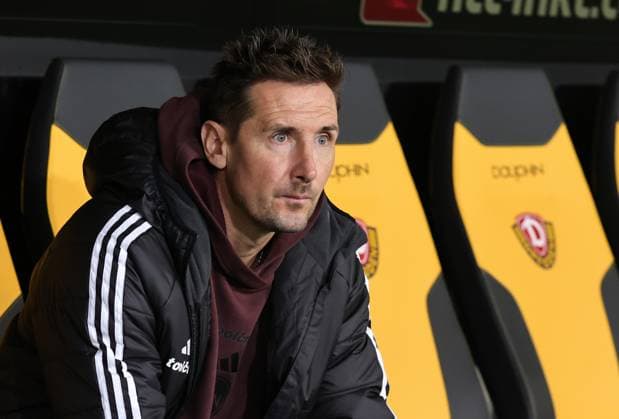 07 11 2025 Soccer Season 2025 2026 2 Soccer Bundesliga 12 Matchday SG Dynamo Dresden SGD 1 FC Nuremberg FCN Club Sportfoto Zink DaMa xdaxmax DFL regulations prohibit any use of photographs as image sequences and or quasi video only for editorial use Miroslav Miro Klose Trainer 1 FC Nuremberg FCN pensive on bench