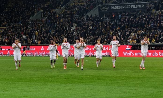 07 11 2025 Soccer Season 2025 2026 2 Soccer Bundesliga 12 Matchday SG Dynamo Dresden SGD 1 FC Nuremberg FCN Club Sportfoto Zink DaMa xdaxmax DFL regulations prohibit any use of photographs as image sequences and or quasi video only for editorial use Mannschaft Team des FCN welcomes the Clubfan Clubfans FCN Fans Fans before the start of the match