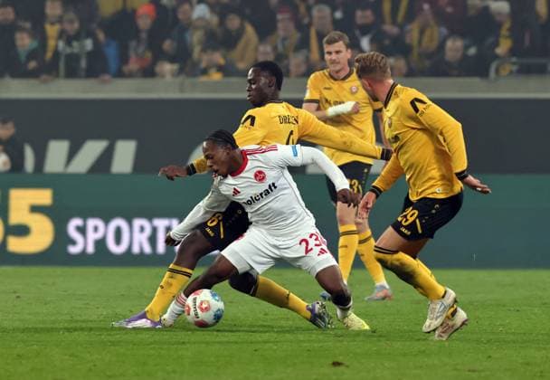 07 11 2025 Soccer Season 2025 2026 2 Soccer Bundesliga 12 Matchday SG Dynamo Dresden SGD 1 FC Nuremberg FCN Club Sportfoto Zink DaMa xdaxmax DFL regulations prohibit any use of photographs as image sequences and or quasi video only for editorial use Mohamed Ali Zoma 23, 1 FC Nuremberg FCN Kofi Amoako 6, SG Dynamo Dresden SGD Lukas Boeder 29, SG Dynamo Dresden SGD