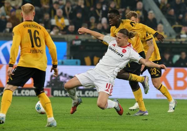 07 11 2025 Soccer Season 2025 2026 2 Soccer Bundesliga 12 Matchday SG Dynamo Dresden SGD 1 FC Nuremberg FCN Club Sportfoto Zink DaMa xdaxmax DFL regulations prohibit any use of photographs as image sequences and or quasi video only for editorial use Nils Fröling Froeling 16, SG Dynamo Dresden SGD Artem Stepanov 11, 1 FC Nuremberg FCN Kofi Amoako 6, SG Dynamo Dresden SGD Lars Bünning Buenning 23, SG Dynamo Dresden SGD