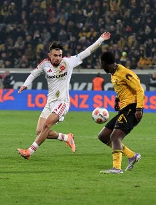 07 11 2025 Soccer Season 2025 2026 2 Soccer Bundesliga 12 Matchday SG Dynamo Dresden SGD 1 FC Nuremberg FCN Club Sportfoto Zink DaMa xdaxmax DFL regulations prohibit any use of photographs as image sequences and or quasi video only for editorial use Berkay Yilmaz 21, 1 FC Nuremberg FCN Kofi Amoako 6, SG Dynamo Dresden SGD