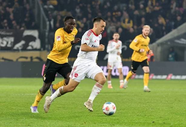 07 11 2025 Soccer Season 2025 2026 2 Soccer Bundesliga 12 Matchday SG Dynamo Dresden SGD 1 FC Nuremberg FCN Club Sportfoto Zink DaMa xdaxmax DFL regulations prohibit any use of photographs as image sequences and or quasi video only for editorial use Kofi Amoako 6, SG Dynamo Dresden SGD Julian Justvan 10, 1 FC Nuremberg FCN