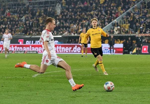 07 11 2025 Soccer Season 2025 2026 2 Soccer Bundesliga 12 Matchday SG Dynamo Dresden SGD 1 FC Nuremberg FCN Club Sportfoto Zink DaMa xdaxmax DFL regulations prohibit any use of photographs as image sequences and or quasi video only for editorial use Tor Treffer Torschuß zum 1 2 Torschütze Tim Janisch 32, 1 FC Nuremberg FCN