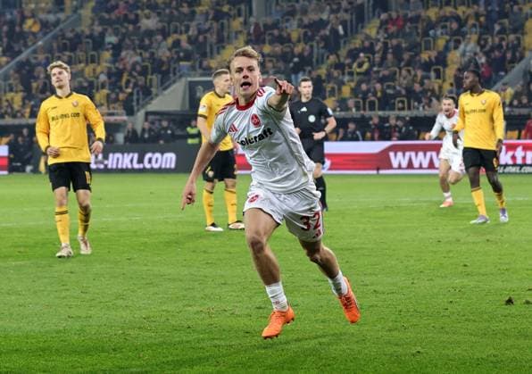 07 11 2025 Soccer Season 2025 2026 2 Soccer Bundesliga 12 Matchday SG Dynamo Dresden SGD 1 FC Nürnberg FCN Club Sportfoto Zink DaMa xdaxmax DFL regulations prohibit any use of photographs as image sequences and or quasi video only for editorial use Jubel Freude Torjubel nach Tor zum 1 2 Tim Janisch 32, 1 FC Nürnberg FCN jubelt freut sich Torschütze Tim Janisch 32, 1 FC Nürnberg FCN