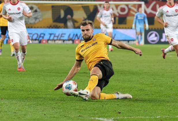 07 11 2025 Soccer Season 2025 2026 2 Soccer Bundesliga 12 Matchday SG Dynamo Dresden SGD 1 FC Nuremberg FCN Club Sportfoto Zink DaMa xdaxmax DFL regulations prohibit any use of photographs as image sequences and or quasi video only for editorial use Lars Bünning Buenning 23, SG Dynamo Dresden SGD