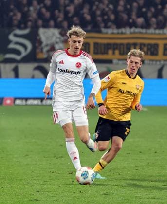 07 11 2025 Soccer Season 2025 2026 2 Soccer Bundesliga 12 Matchday SG Dynamo Dresden SGD 1 FC Nürnberg FCN Club Sportfoto Zink DaMa xdaxmax DFL regulations prohibit any use of photographs as image sequences and or quasi video only for editorial use Tim Drexler 15, 1 FC Nürnberg FCN Jonas Oehmichen 25, SG Dynamo Dresden SGD