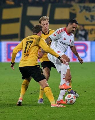 07 11 2025 Soccer Season 2025 2026 2 Soccer Bundesliga 12 Matchday SG Dynamo Dresden SGD 1 FC Nuremberg FCN Club Sportfoto Zink DaMa xdaxmax DFL regulations prohibit any use of photographs as image sequences and or quasi video only for editorial use vAljaz Casar 17, SG Dynamo Dresden SGD Vincent Vermeij 9, SG Dynamo Dresden SGD Adriano Grimaldi 33, 1 FC Nuremberg FCN