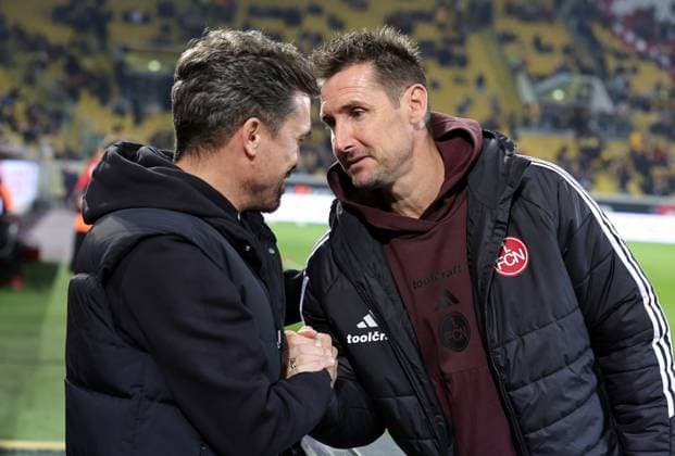 07 11 2025 Soccer Season 2025 2026 2 Soccer Bundesliga 12 Matchday SG Dynamo Dresden SGD 1 FC Nuremberg FCN Club Sportfoto Zink DaMa xdaxmax DFL regulations prohibit any use of photographs as image sequences and or quasi video only for editorial use Thomas Stamm Trainer SG Dynamo Dresden SGD Miroslav Miro Klose Trainer 1 FC Nuremberg FCN klatschen ab