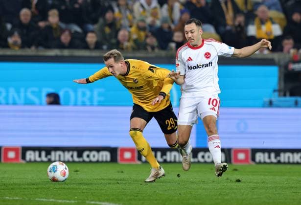 07 11 2025 Soccer Season 2025 2026 2 Soccer Bundesliga 12 Matchday SG Dynamo Dresden SGD 1 FC Nuremberg FCN Club Sportfoto Zink DaMa xdaxmax DFL regulations prohibit any use of photographs as image sequences and or quasi video only for editorial use Lukas Boeder 29, SG Dynamo Dresden SGD Julian Justvan 10, 1 FC Nuremberg FCN