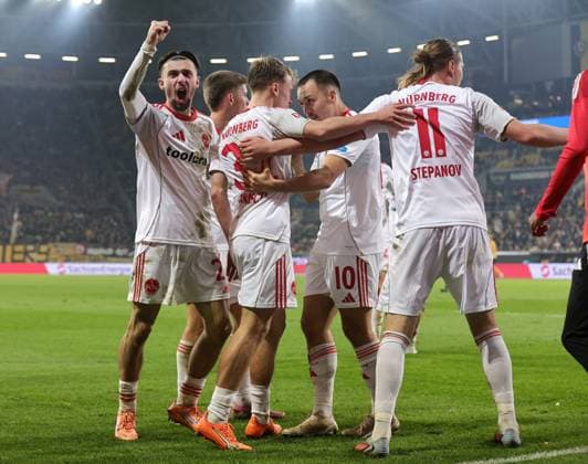 07 11 2025 Soccer Season 2025 2026 2 Soccer Bundesliga 12 Matchday SG Dynamo Dresden SGD 1 FC Nürnberg FCN Club Sportfoto Zink DaMa xdaxmax DFL regulations prohibit any use of photographs as image sequences and or quasi video only for editorial use Jubel Freude Torjubel nach Tor zum 1 2 Tim Janisch 32, 1 FC Nürnberg FCN Julian Justvan 10, 1 FC Nürnberg FCN und Mannschaft Team jubelt freut sich Torschütze Tim Janisch 32, 1 FC Nürnberg FCN