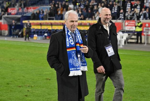 Bernard Dietz was named honorary captain of the German national team by the DFB 07 11 2025, Football, 3 Liga, Saison 2025 26, 14 Spieltag, MSV Duisburg SV Waldhof Mannheim 2 1 DFB regulations prohibit any use of photographs as image sequences and or quasi video Duisburg Schauinsland Reisen Arena Nordrhein Westfalen Germany Team2