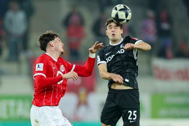 Noah Wagner (SC Freiburg II) kontrolliert den Ball, Regionalliga Suedwest, Kickers Offenbach v SC Freiburg II, Stadion am Bieberer Berg am 07. November 2025 in Offenbach, Deutschland. (Foto von Marco Steinbrenner DeFodi Images) Noah Wagner (SC Freiburg II) controls the ball, Regionalliga Suedwest, Kickers Offenbach v SC Freiburg II, Stadion am Bieberer Berg, November 7, 2025 in Offenbach, Germany. (Photo by Marco Steinbrenner DeFodi Images) DFB DFL REGULATIONS PROHIBIT ANY USE OF PHOTOGRAPHS AS IMAGE SEQUENCES AND OR QUASI-VIDEO. Noah Wagner SC Freiburg II controls the ball, Regionalliga Suedwest, Kickers Offenbach v SC Freiburg II, Stadion am Bieberer Berg, November 7, 2025 in Offenbach, Germany Photo by Marco Steinbrenner DeFodi Images Noah Wagner SC Freiburg II controls the ball, Regionalliga Suedwest, Kickers Offenbach v SC Freiburg II, Stadion am Bieberer Berg, November 7, 2025 in Offenbach, Germany Photo by Marco Steinbrenner DeFodi Images DFB DFL REGULATIONS PROHIBIT ANY USE OF PHOTOGRAPHS AS IMAGE SEQUENCES AND OR QUASI VIDEO