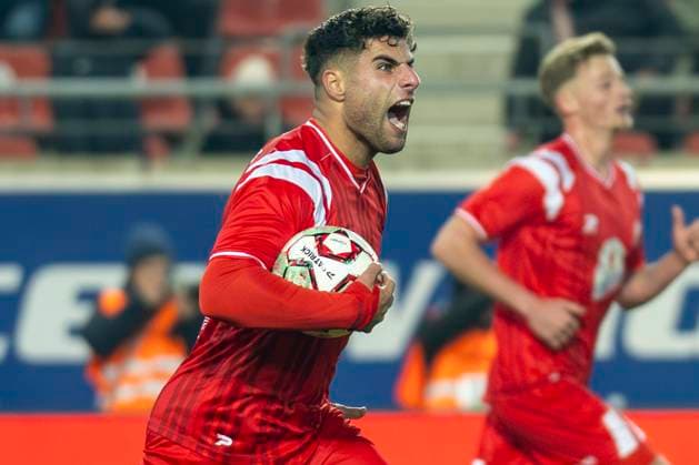 Regionalliga Nordost Season 25 26 Hallescher FC vs SV Babelsberg 03 Halle, Germany 07 Novermber 2025 In the picture Malek Fakhro Halle makes the goal to 2 2 Halle Saale Leuna Chemie Stadion Sachsen Anhalt Germany