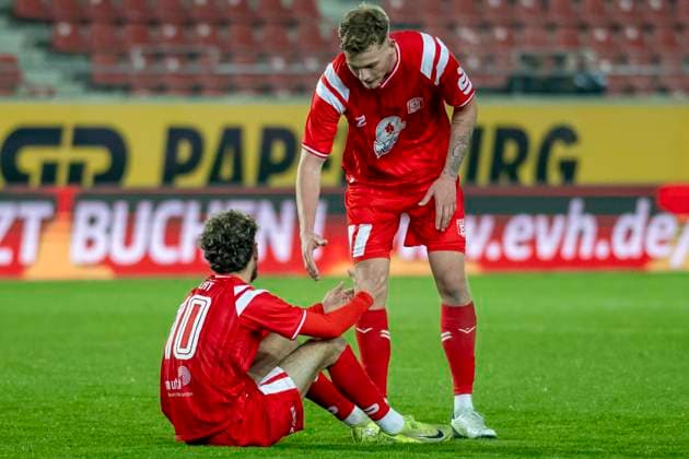 Regionalliga Nordost Season 25 26 Hallescher FC vs SV Babelsberg 03 Halle, Germany 07 Novermber 2025 In the picture from left Serhat Polat Halle and Lennard Becker Halle dissatisfied, disappointed, disappointed, dejected, frustrated, Halle Saale Leuna Chemie Stadion Sachsen Anhalt Germany