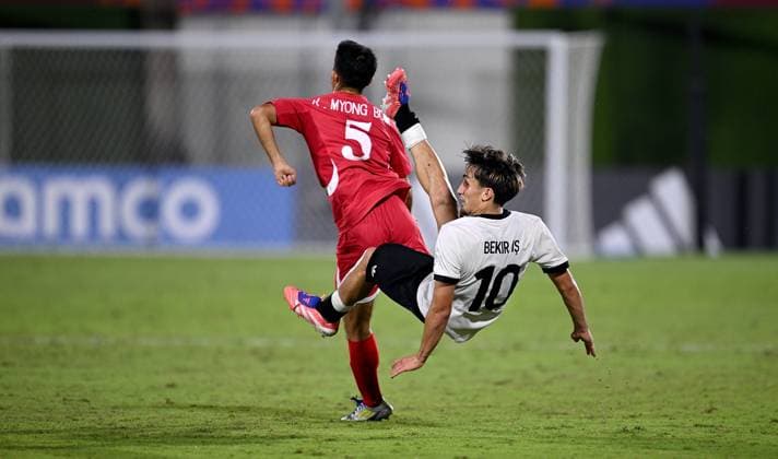 Football, Junior U 17 World Cup 2025 in Doha Qatar Preliminary Round 07 11 2025 Group G Germany Korea DPR Myong Bom Kang li, Korea DPR v Eba Bekir Is re, Germany