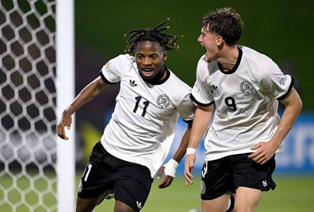 Football, Junior U 17 World Cup 2025 in Doha Qatar preliminary round 07 11 2025 Group G Germany Korea DPR Germany Cheering after the goal to 1 0 , from left , goal scorer Wisdom Mike with Alexander Staff