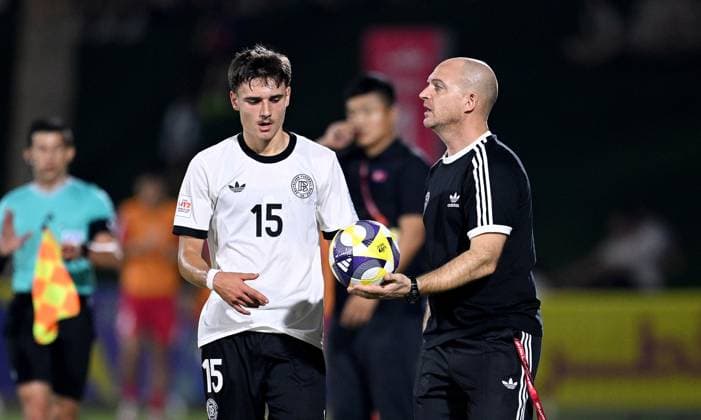 Football, Junior U 17 World Cup 2025 in Doha Qatar Preliminary round 07 11 2025 Group G Germany Korea DPR Niklas Scheller left, Germany with coach Marc Patrick Meister right, Germany