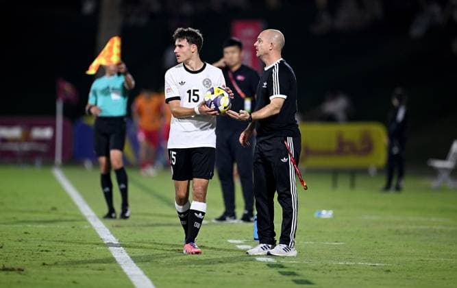 Football, Junior U 17 World Cup 2025 in Doha Qatar Preliminary round 07 11 2025 Group G Germany Korea DPR Niklas Scheller left, Germany with coach Marc Patrick Meister right, Germany