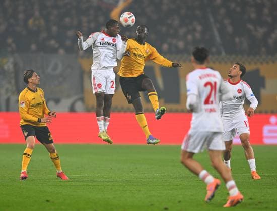 Koipfball v l Mohamed Ali Zoma Nuremberg , Kofi Amoako Dresden , 07 11 2025, Football, GER, Season 2025 2026, 2 Bundesliga, Zweite Liga, 12 Matchday, Rudolf Harbig Stadion Dresden, SG Dynamo Dresden 1 FC Nürnberg, DFB AND DFL REGULATIONS PROHIBIT ANY USE OF PHOTOGRAPHS as IMAGE SEQUENCES and or QUASI VIDEO,