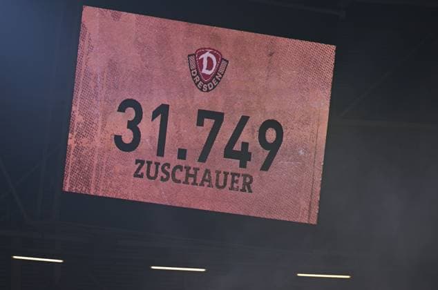 Scoreboard, Spectator number, 31 749 spectators watched the match in the stadium, 07 11 2025, Football, GER, Season 2025 2026, 2 Bundesliga, Second League, Matchday 12, Rudolf Harbig Stadion Dresden, SG Dynamo Dresden 1 FC Nürnberg, DFB AND DFL REGULATIONS PROHIBIT ANY USE OF PHOTOGRAPHS AS IMAGE SEQUENCES AND OR QUASI VIDEO,