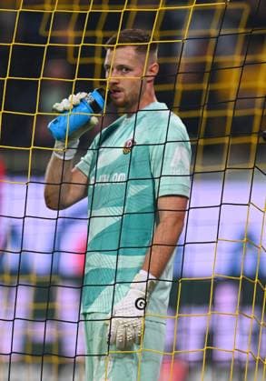 Goalkeeper Lennart Grill Dresden , 07 11 2025, Soccer, GER, Season 2025 2026, 2 Bundesliga, Zweite Liga, 12 Matchday, Rudolf Harbig Stadion Dresden, SG Dynamo Dresden 1 FC Nürnberg, DFB AND DFL REGULATIONS PROHIBIT ANY USE OF PHOTOGRAPHS as IMAGE SEQUENCES and or QUASI VIDEO,