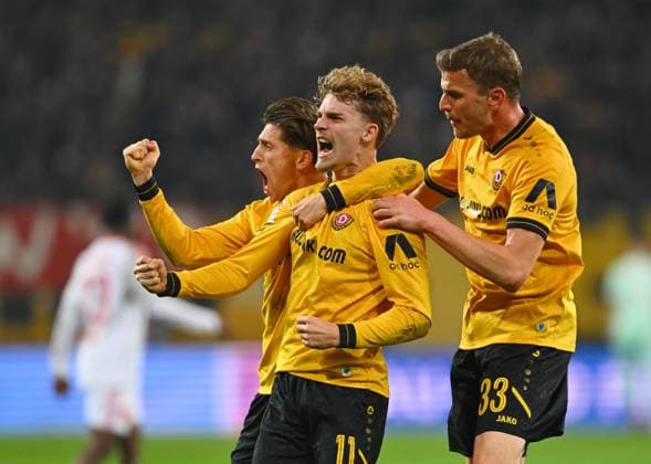 1 1 Goal celebration, cheering at Dresden, goal scorer Dominik Kother, behind Jan Hendrik Marx and on the right Christoph Daferner all Dresden , 07 11 2025, Soccer, GER, Season 2025 2026, 2 Bundesliga, Second League, Matchday 12, Rudolf Harbig Stadion Dresden, SG Dynamo Dresden 1 FC Nürnberg, DFB AND DFL REGULATIONS PROHIBIT ANY USE OF PHOTOGRAPHS AS IMAGE SEQUENCES AND OR QUASI VIDEO,